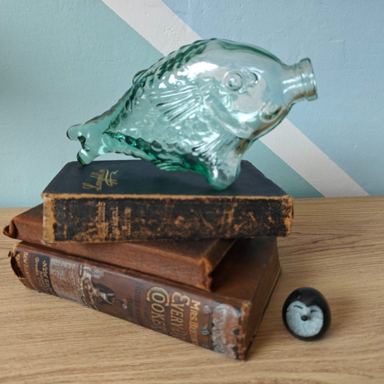 Vintage Italian Green Glass Fish Shaped Bottle, Retro Vinegar/ Oil Dispenser cruet, Olive Oil/ Vinegar Bottle, 1970s kitsch