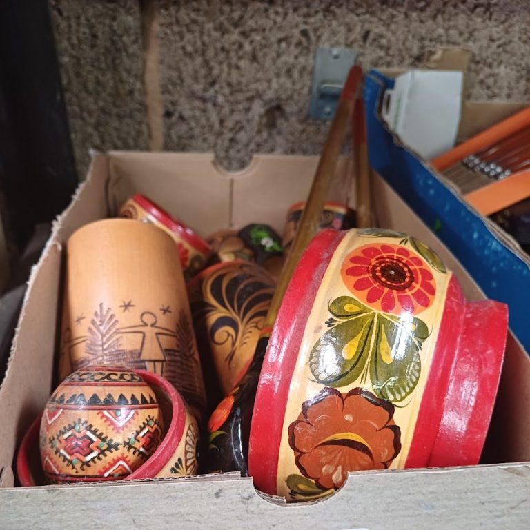 A box of vintage items for appraisal by Wand Vintage
